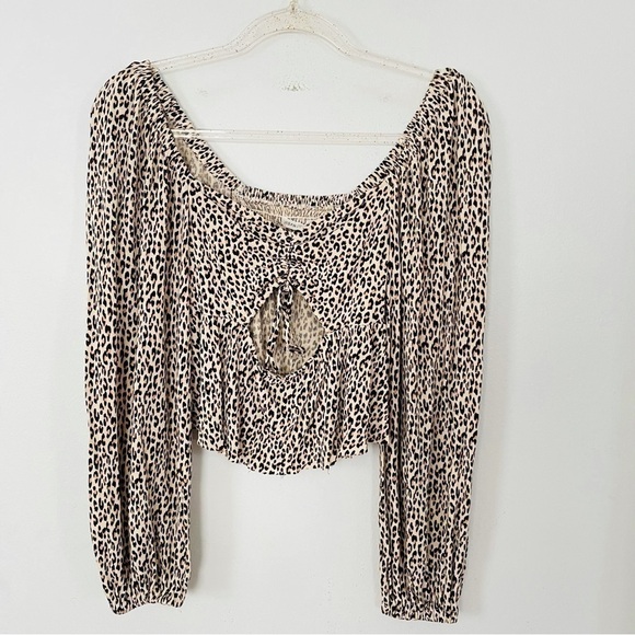 Urban outfitters cut out front crop top leopard print - Picture 3 of 5